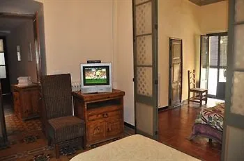 Casa Cundaro Hotel Girona 3*,
